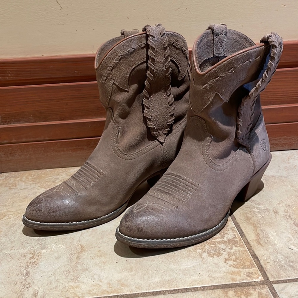 Arita booties